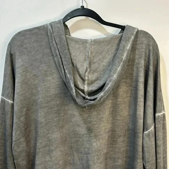 Dantelle Gray Hooded Oil Dye Top with Rib Trim - Size M - Picture 8 of 10